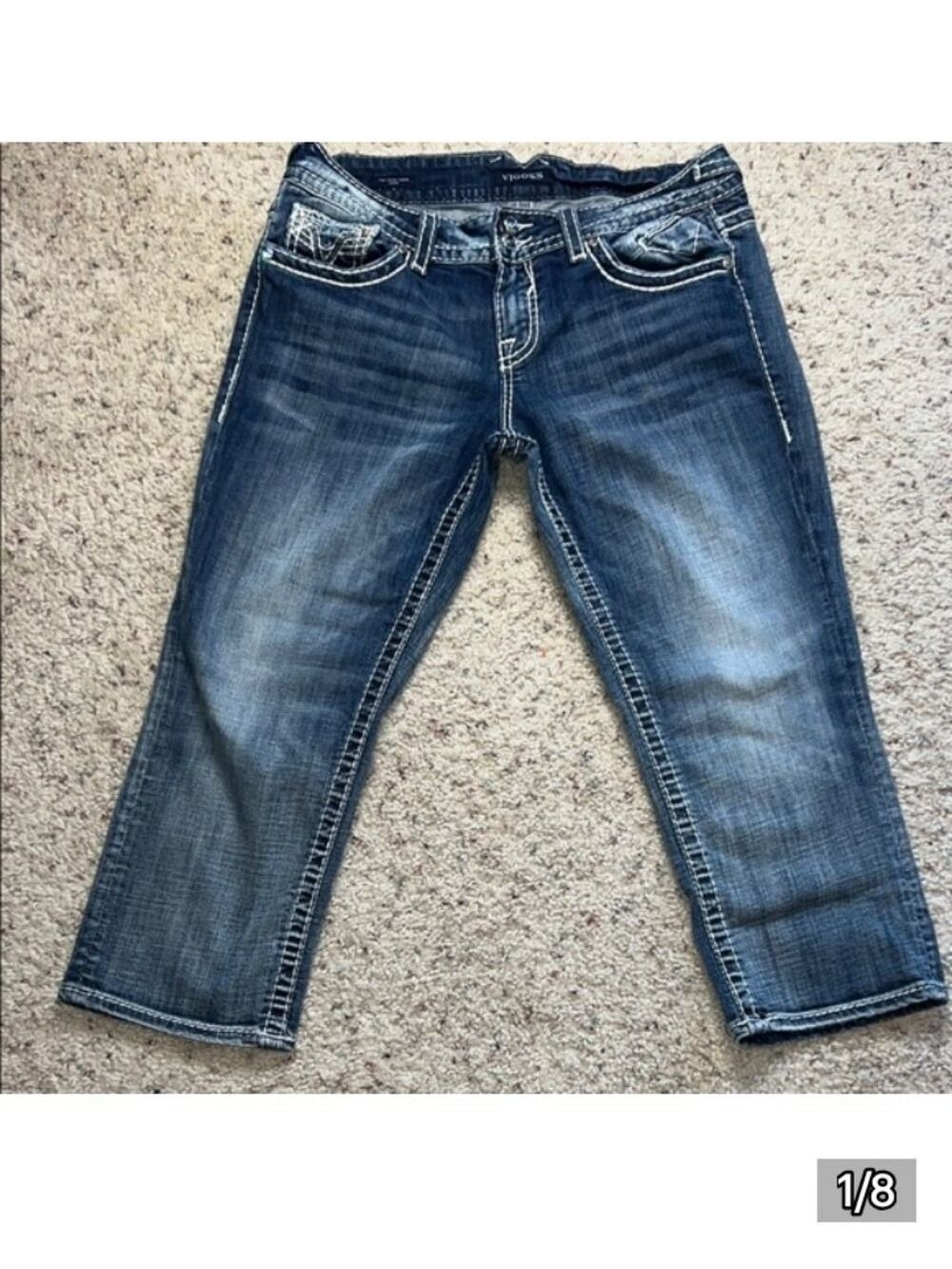 Vigoss Capris Size 9 Faded With Contrast Stitching And Rhinestone Bling